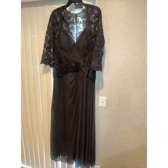 New LA FEMME Ruched Twist Column Gown In Gunmetal Size 16 Retail $438. 14 - Picture 3 of 16